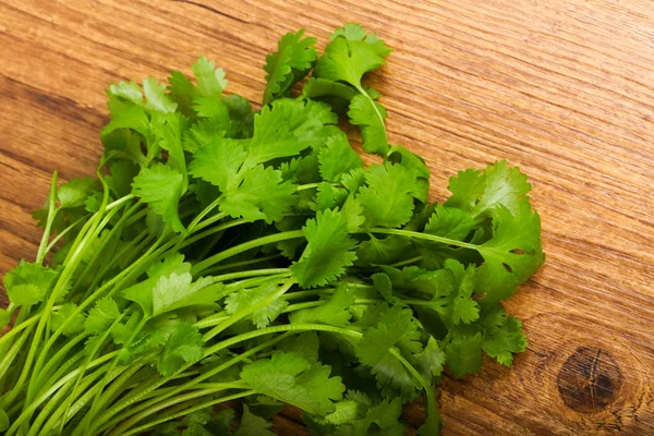 taze kişniş yaprakları