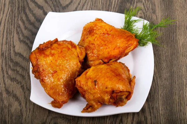 Kızarmış tavuk butları.