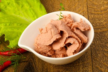 Kabın içinde karaciğer pasta