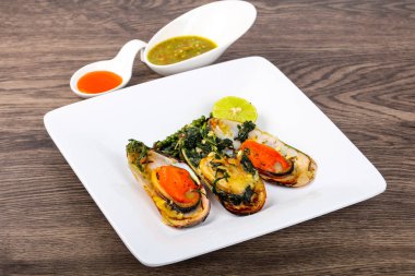 Ispanaklı pişmiş midye