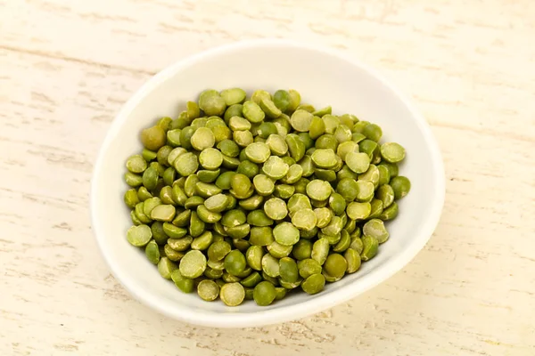 Green peas in the bowl — Stock Photo, Image