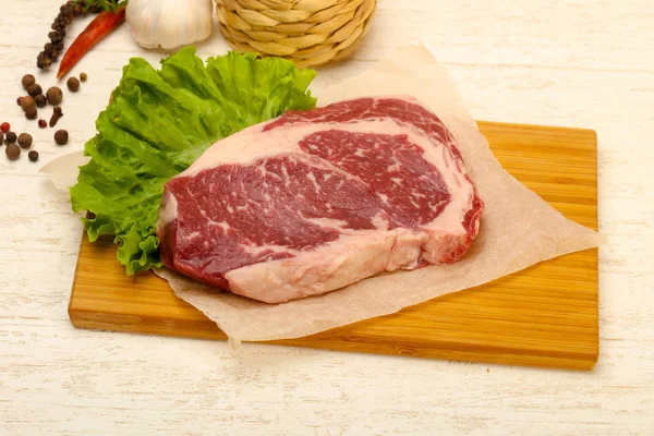 Costoletta bistecca cruda — Foto Stock