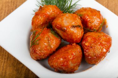 Domates soslu köfte.