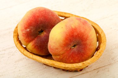 Olgun tatlı şeftali