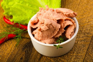 Kabın içinde karaciğer pasta