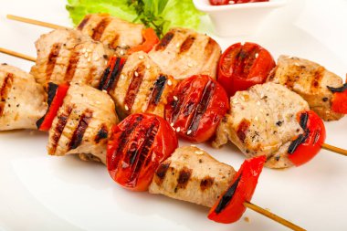 Izgara hindi şişleri