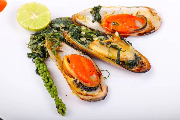 Ispanaklı pişmiş midye