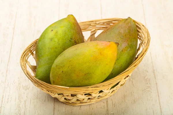 Frutta tropicale - manghi — Foto Stock