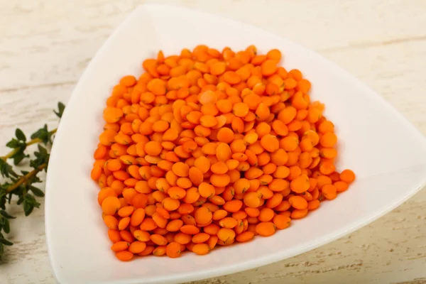 Kabın içinde portakal mercimek