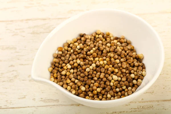 Kabın içinde kişniş tohumu