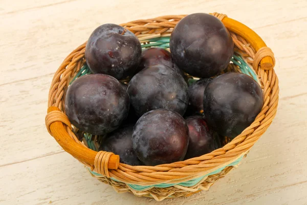 Ciruelas frescas maduras — Foto de Stock