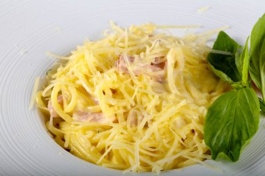 lezzetli makarna carbonara