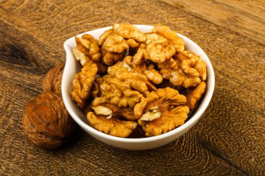 Kabın içinde açık ceviz