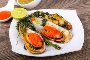 Ispanaklı pişmiş midye