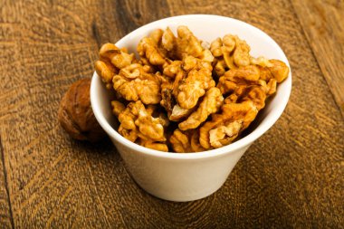 Kabın içinde açık ceviz