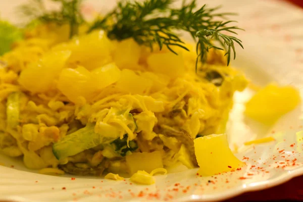 Ananas Tavuk salatası
