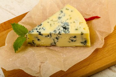 Mavi peynir nane ile 