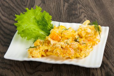 omlet plaka üzerinde 