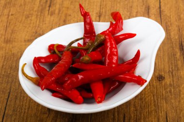 Chili biber turşusu