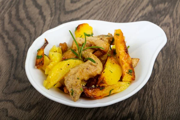 Domuz eti ile kızarmış patates