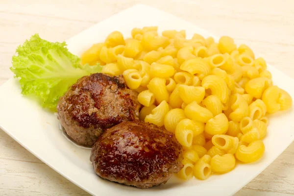 Makarna Beşamel sos ile