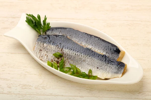 Derili ringa fileto.