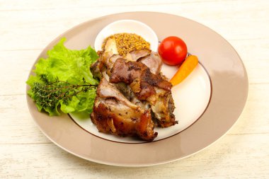 Kavrulmuş domuz diz