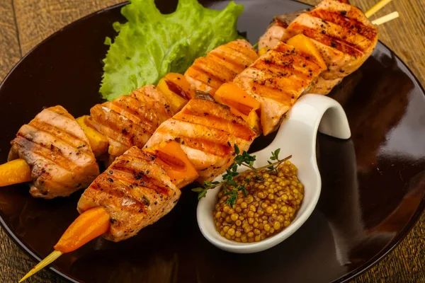 Grilled salmon skewers — Stock Photo, Image