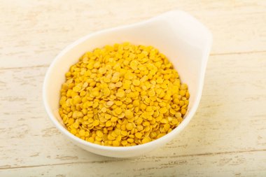 Kabın içinde sarı mercimek