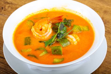 Karides ile baharatlı köri