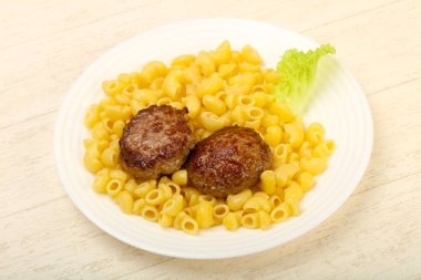 Lezzetli makarna Beşamel sos ile