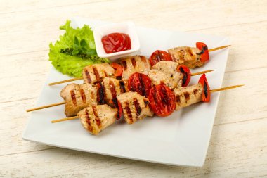 Izgara hindi şişleri