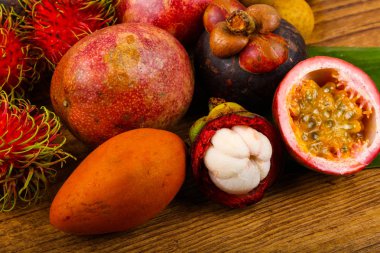 Tropikal meyve karışımı