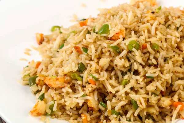 Karides ile kızarmış pirinç