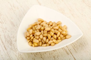 kabın içinde sedir fındık