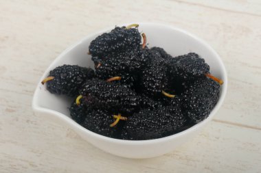 Olgun siyah dut yığın