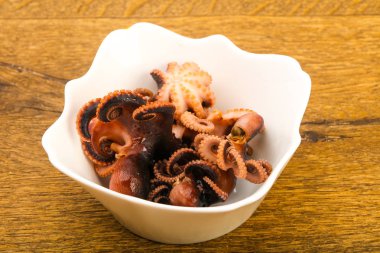 Haşlanmış bebek ahtapot