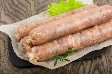 Doğal sosis ızgara için