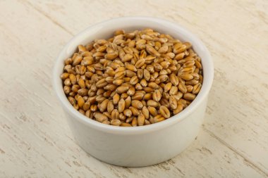 Kabın içinde buğday taneleri