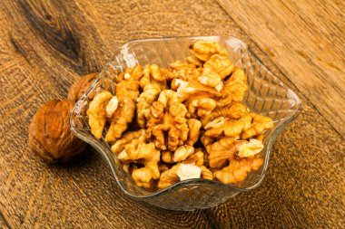 Kabın içinde açık ceviz