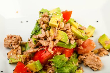 Ton balığı ve Avokado salatası