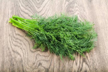 Dereotu dalları yığın