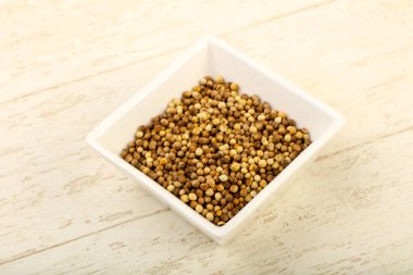 Kabın içinde kişniş tohumu