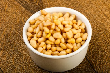 kabın içinde sedir fındık 