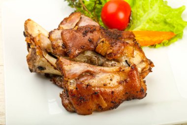 Kavrulmuş domuz diz