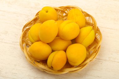 Olgun tatlı kayısı