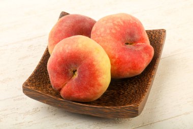 Olgun tatlı şeftali