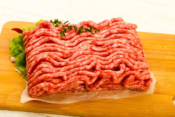 Carne crua de bovino picada — Fotografia de Stock