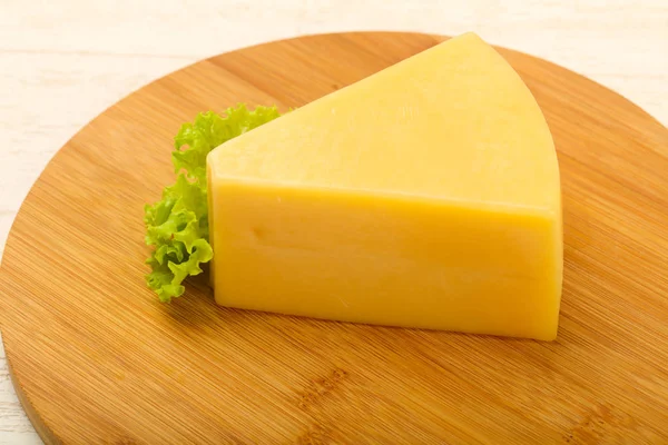 Triangolo di formaggio parmigiano — Foto Stock