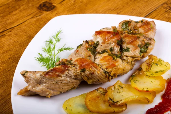 Gebackenes Schweinefleisch mit Kartoffeln — Stockfoto